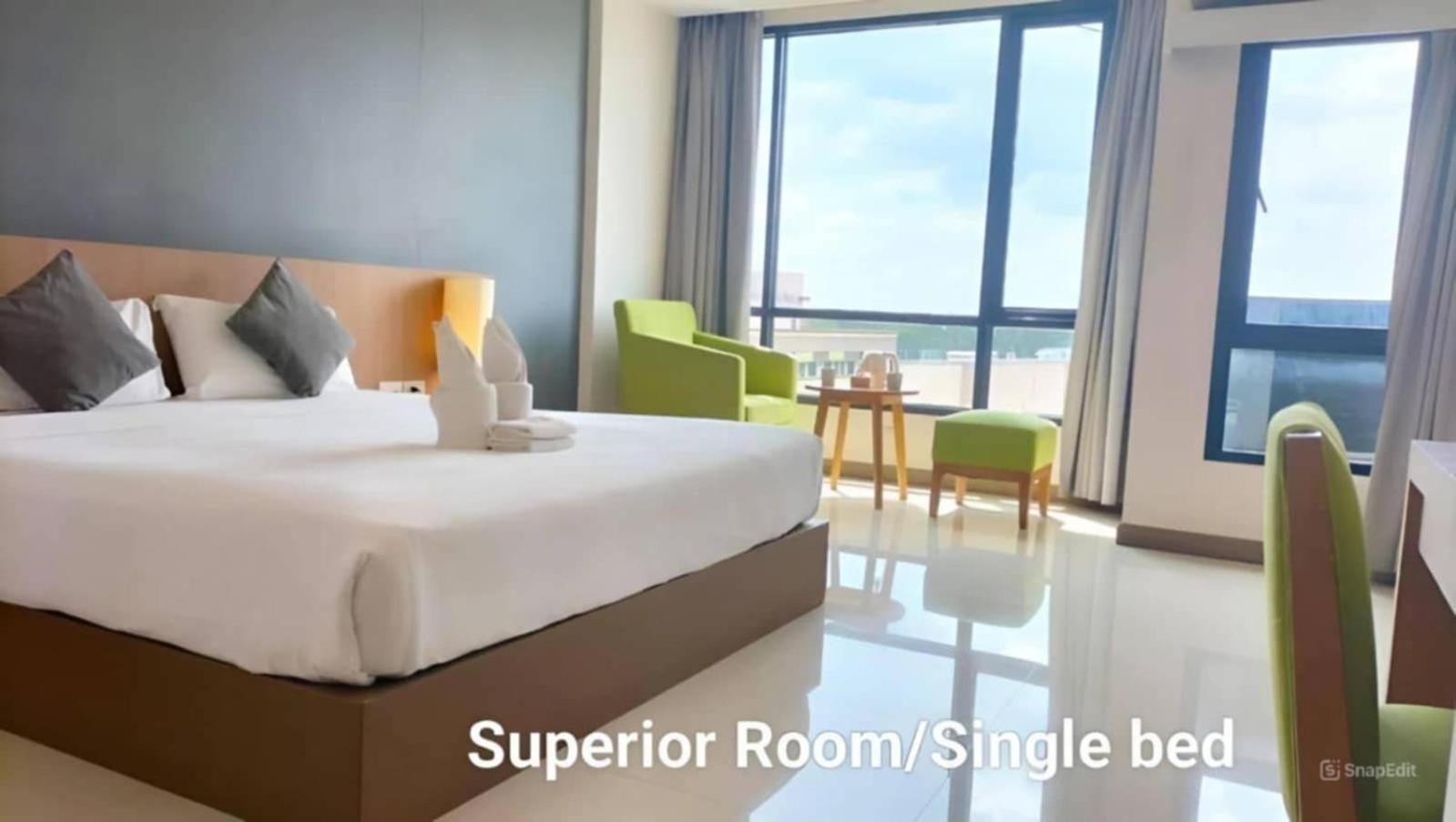 S Tara Grand Hotel Surat Thani Buitenkant foto