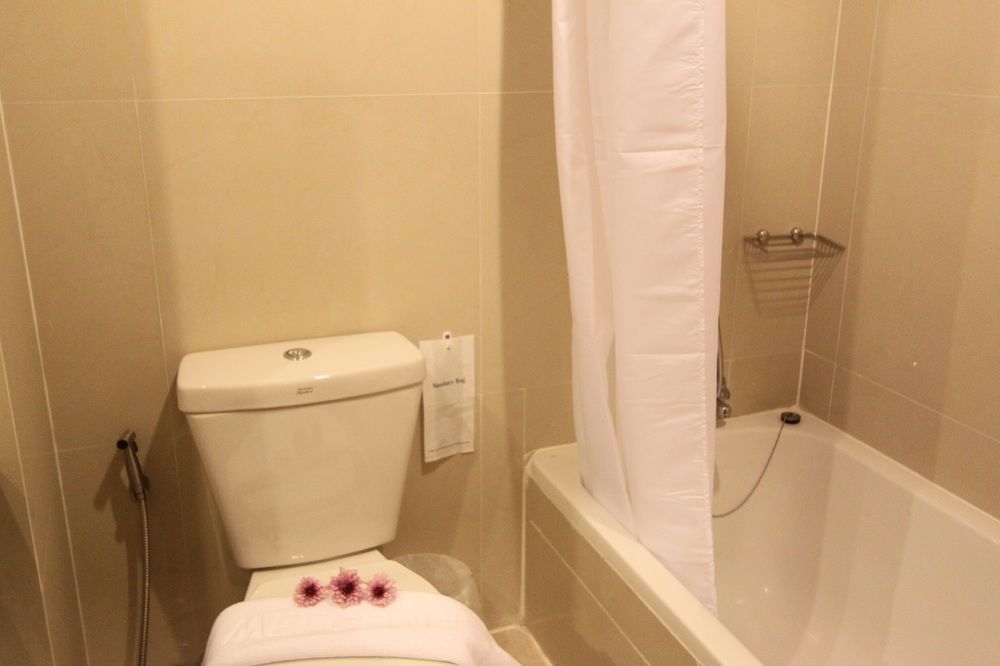 S Tara Grand Hotel Surat Thani Buitenkant foto