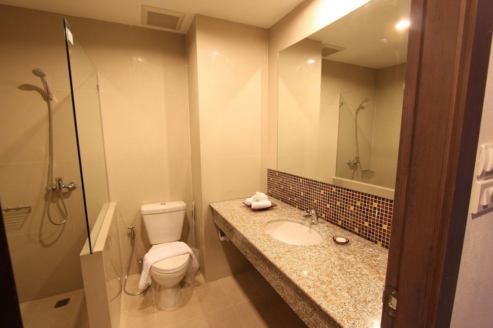 S Tara Grand Hotel Surat Thani Buitenkant foto